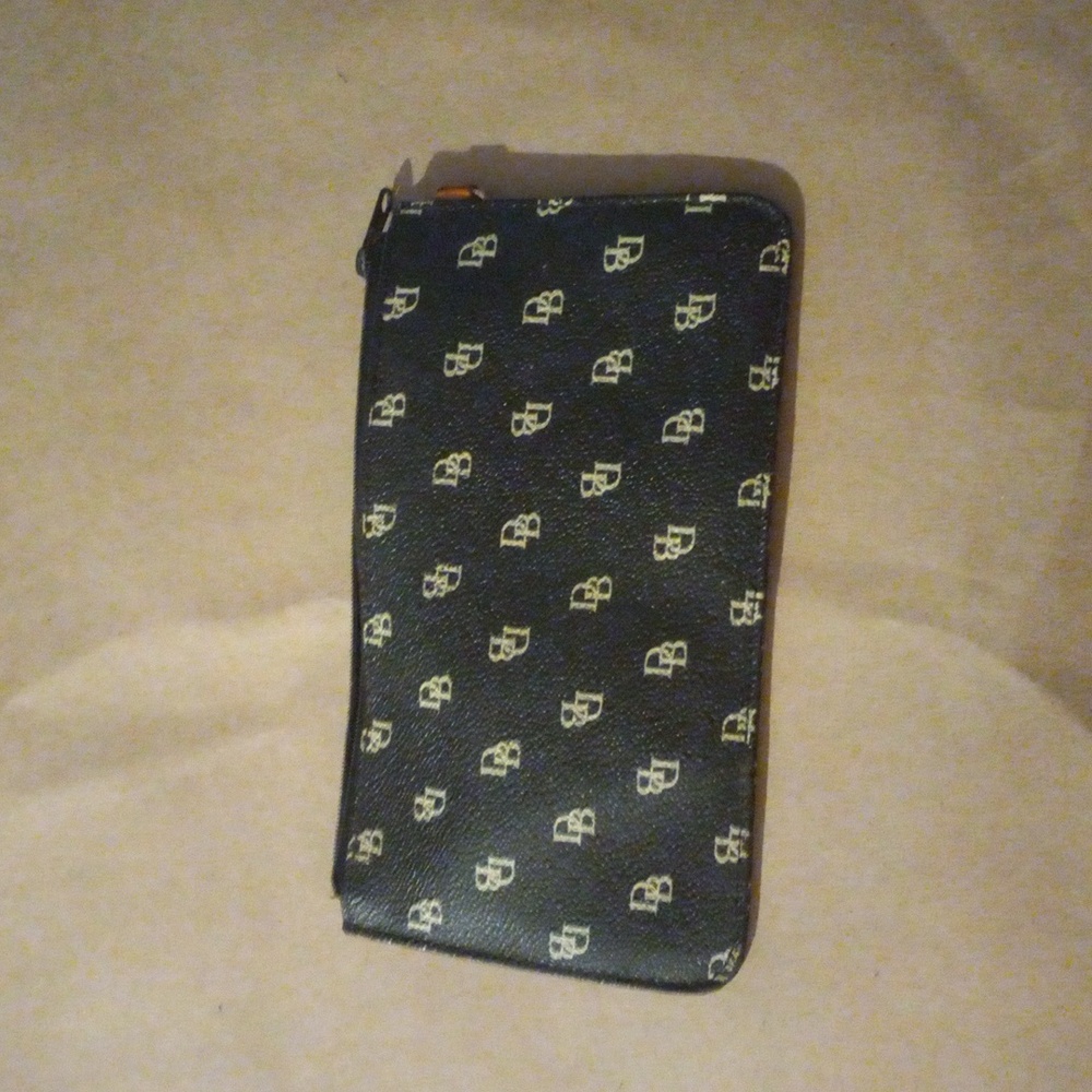 Dooney and Bourke Signature Black/Tan Leather Wristlet w/ Key Chain